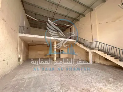مستودع للإيجار في المنطقة الصناعية 4 بالشارقة. المساحة: 3,200 قدم مربع. يتضمن طابقاً علوياً (ميزانين). القدرة الكهربائية: 40 كيلوواط.