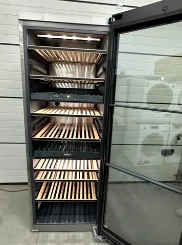 Miele KWT 6833 SG Freestanding wine unit with extra versatility and style