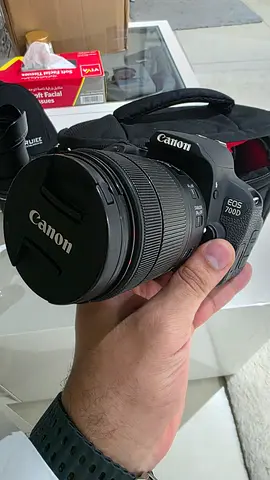 Canon EOS 700D DSLR with Canon EF-S 18-135mm Lens (اسخدام بسيط) ضمان شهر