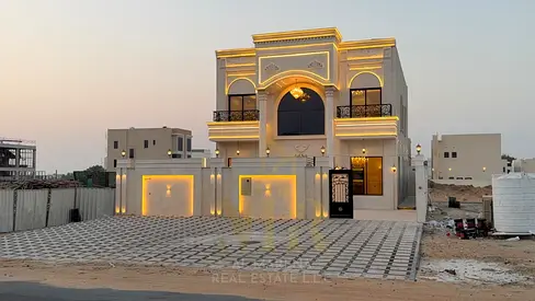 تملك فيلا للبيع ارضى واول تصميم كلاسيك  تكييف مركزي على شارعين تملك حرتصمييم فلل دبى على شارع 311 مباشرمن المالك مباشر.