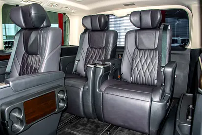 صورة 10 لـ 2023 Toyota GRANVIA