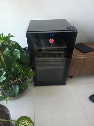 Hoover Wine Cooler / Beverage Fridge - Compact Black, Excellent Condition