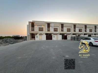 للبيع | تاون هاوس 5 غرف + روف في الحليو سنتر 2 | على الشارع الرئيسي | 1,470,000 درهم