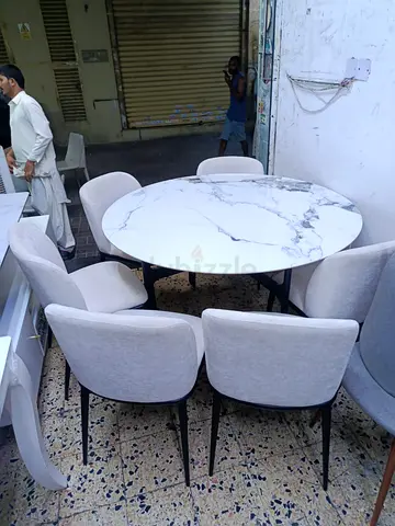 Round marble-effect dining table with 6 upholstered chairs