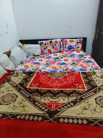 Double bed frame with mattress, dresser, side table all complete bed set is very good in condition l