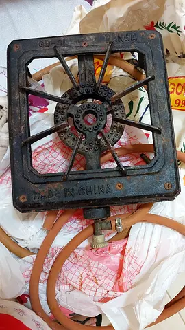 Used single-burner gas stove with hose and regulator