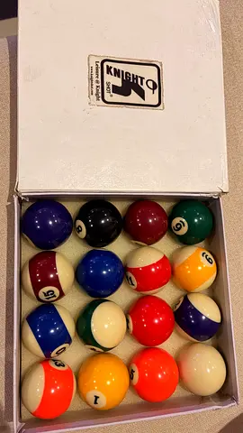 Complete set of 16 Knight billiard/pool balls in box 57mm and pool stick holder
