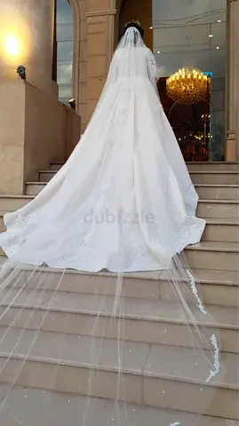 White Luxury Hand-Worked Wedding Gown.- Fitted Mermaid Style.