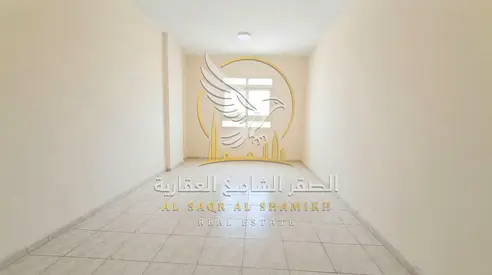 غرفتين وصالة منطقه المجرة الشارقه تكييف مركزي اطلاله مفتوحه صيانه مجانيه باركن رملي متوفر قريب من مطعم الشباب والكباب