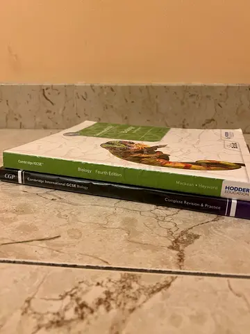 Cambridge IGCSE Biology Set - Hodder 4th Edition Textbook + CGP Revision Guide