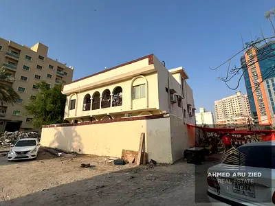 بناية استثمارية للبيع في الكرامة بعجمان، دخل سنوي 240 ألف درهم وعائد 10.91%، مساحة 4000 قدم، تضم 12 شقة، بسعر 2.2 مليون درهم.