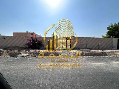 للبيع بيت في منطقة سمنان على شارع قار ثاني قطعه من الشارع الرئيسي