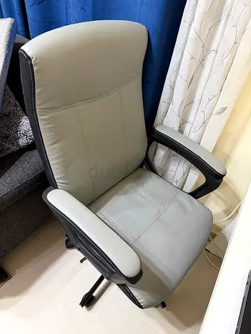 Comfortable Grey and Black Padded Office Chair