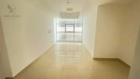 غرفه وصاله مع جيم ومسبح وباركن مساحه واسعه مع خزائن بالحائط وغاز مركزي