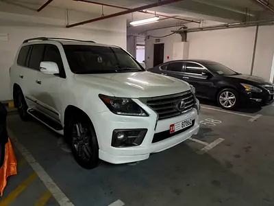 Lexus LX 570 Luxury 2015 | GCC Specs | Low Mileage | Pristine Condition