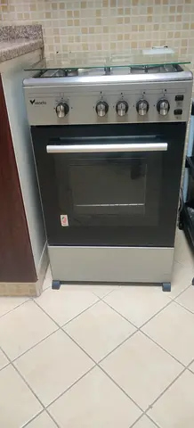Freestanding gas cooker with oven - good working condition