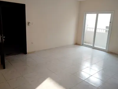 WE HAVE 2BHK APARTMENT NEAR DISCOUNT CENTER JUST 35K