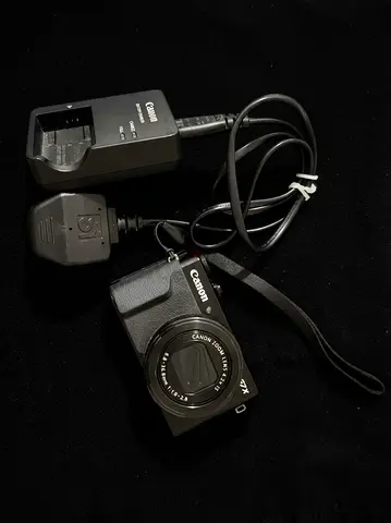 Canon PowerShot G7 X Mark II digital camera with charger - good working condition