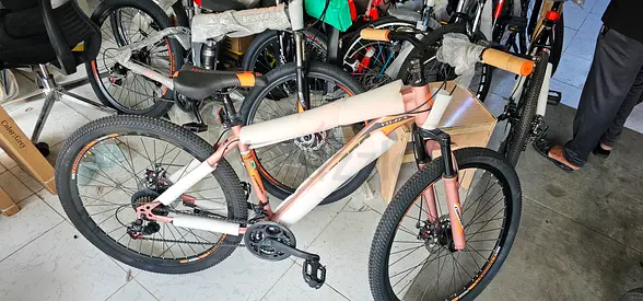 27.5" Mountain Bike - Light Pink/Peach, Front Suspension, new Condition