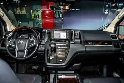 صورة 14 لـ 2023 Toyota GRANVIA