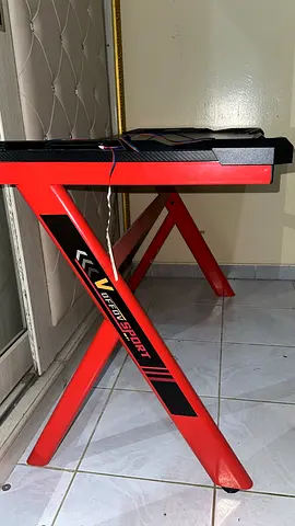 Red and black gaming desk - sturdy Z-frame, good condition