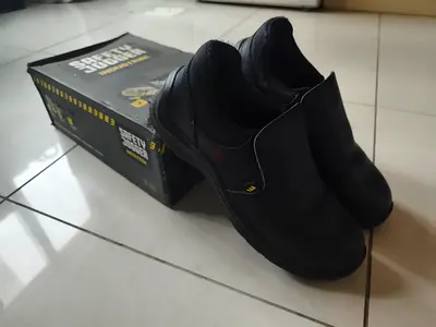Safety Jogger Industrial (factory use) shoes.Lightly used. Size 43 Men. Black colour.