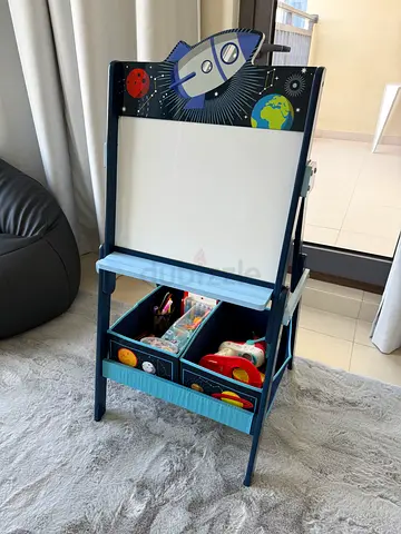 Kids magnetic drawing board easel with space rocket design