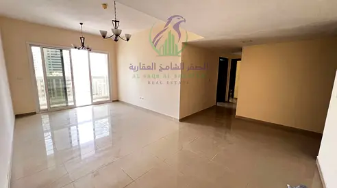 غرفتين وصالة بالمجاز 2 بلكونة بإطلالة مفتوحة سكن عائلي موقع مميز بالخدمات العامة بجانب مخرج دبي سعر مميز جدًا