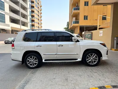 2015 Lexus LX-SERIES photo 4