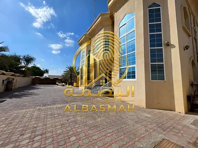 فيلا مميزة للبيع في القرائن 4 بالقرب من المسجد والحديقة على أرض بمساحة 17,786 قدم