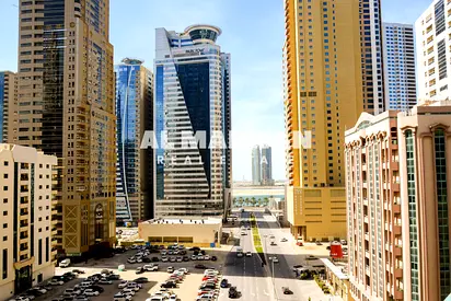 مع شهر مجاني-ثلاث غرف نوم وصاله -مساحه كبيره -بدون عمولة- موقف سياره مجاني- تكييف مجاني