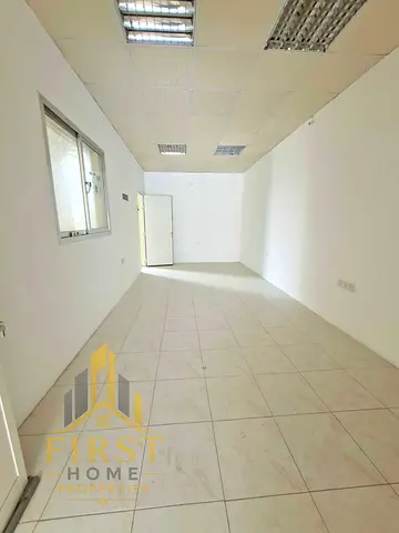 LAHWISH 4 BHK VILLA JUST 75K THREE MASTER BEDROOMS INSID PARKING AND A/C READY TO MOVE