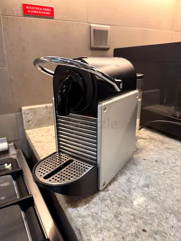 Used Nespresso/ DeLonghi Espresso/Capsule Coffee Machine - Compact