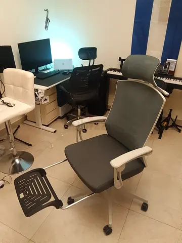 Ergonomic Office Chair with Footrest and Headrest