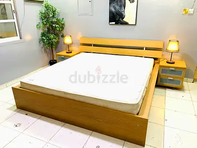 Solid Wood Queen Bed Frame with Two Nightstands - Modern Design