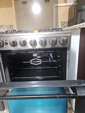 Midea 4 burners and overn stainless steel freestanding gas oven and stove.6months used