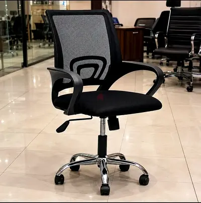 Black Mesh Office Chair with Armrests and Adjustable Height