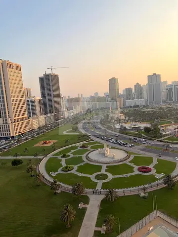 أطلالة بحرية | تكيف مجانا | باركن مجانا | مساحة 2,755 قدم | مساحات كبيرة جداً | تسهيلات بالدفع | اول مخرج الى دبي مباشرا