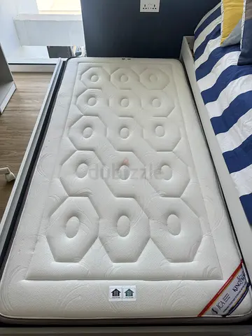 Single mattress in perfect condition - ortho protect mattress 96*190 king koil