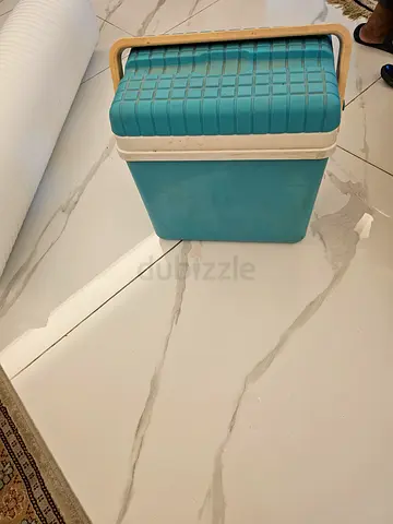Portable insulated cooler box - used, good condition
