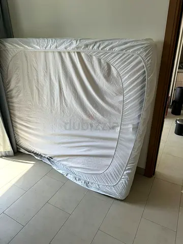 Queen size LATEX MATTRESS AS NEW 160 x 200 with Protector *** Huge Discount *** Lowest Ever