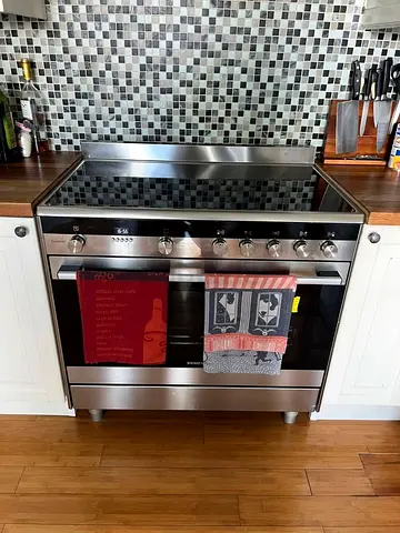 Siemens stainless steel freestanding electric range with ceramic hob