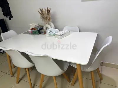 White Dining Table with 6 Chairs - Excellent Condition