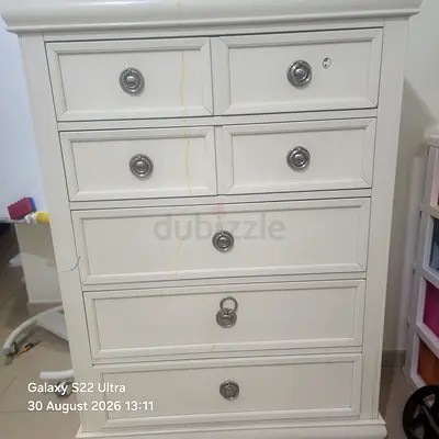 White wooden 6-drawer dresser / chest in good used condition
