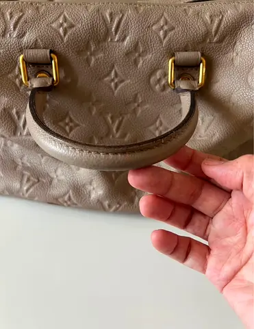 Authentic Louis Vuitton
Speedy Bandoulière in Monogram Empreinte
leather size 25