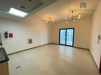 شقة مطورة بغرفة نوم واحدة مع شرفة | تصميم واسع وعصري