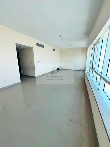 🏡✨ للإيجار السنوي | غرفتين وصالة + غرفة مساعدة ماستر | المجاز 2 – الشارقة ✨ 🔥 58,000 درهم | طابق مرتفع | إطلالة مفتوحة | شهرين مجانًا | تشطيب سوبر ل