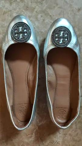 Tory Burch used size 8 usa silver flats