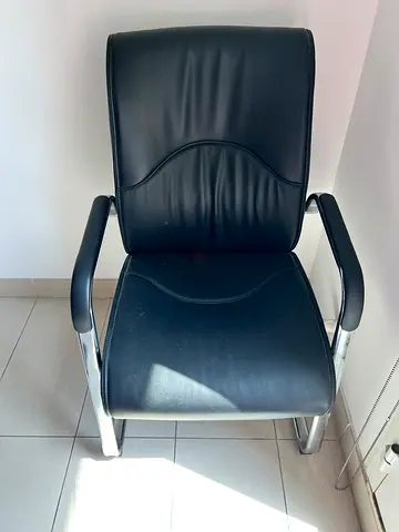 2 leather chairs best quality and like new