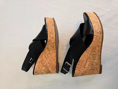 Black wedges